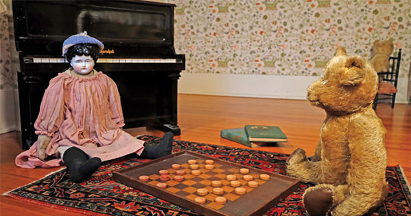 Exhibition:  Growing Up Victorian